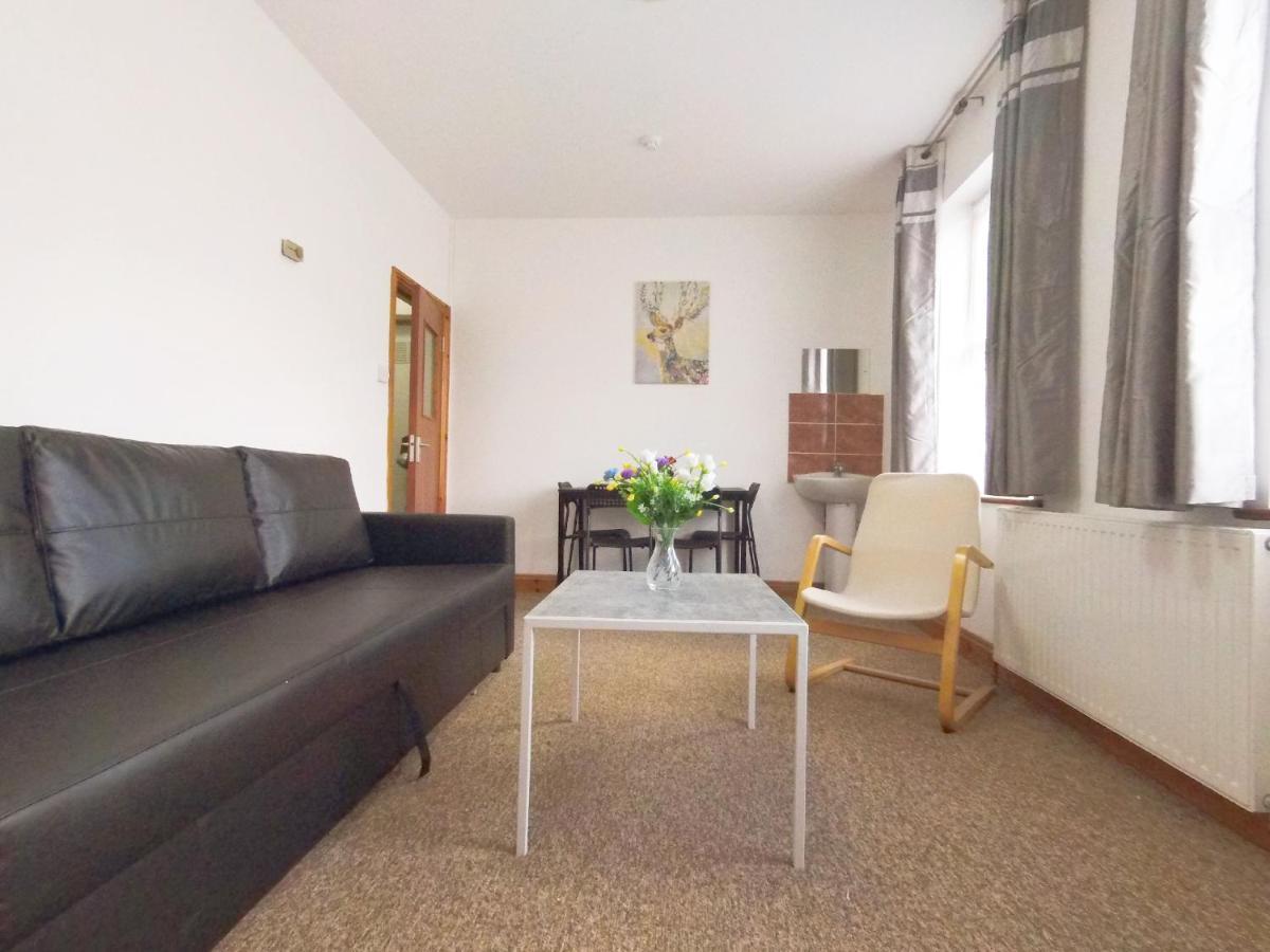 Carnation Flat A In Wembley Appartement Londen Buitenkant foto