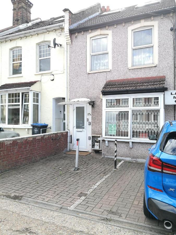 Carnation Flat A In Wembley Appartement Londen Buitenkant foto